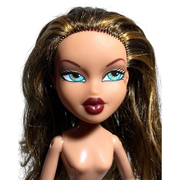 Bratz Yasmin Strut It 2002 First Edition Blue Eyes Deep Red Lips Nude Doll Only - Picture 2 of 12